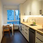 Paris View Direct Access 10 People شقة كوربوفوا