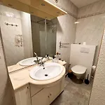 Paris View Direct Access 10 People شقة