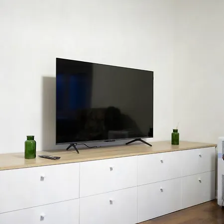 Paris View Direct Access 10 People Apartman